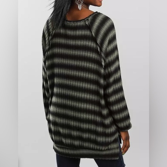 Fantastic Fawn Oversized Knit Top - Picture 3 of 6